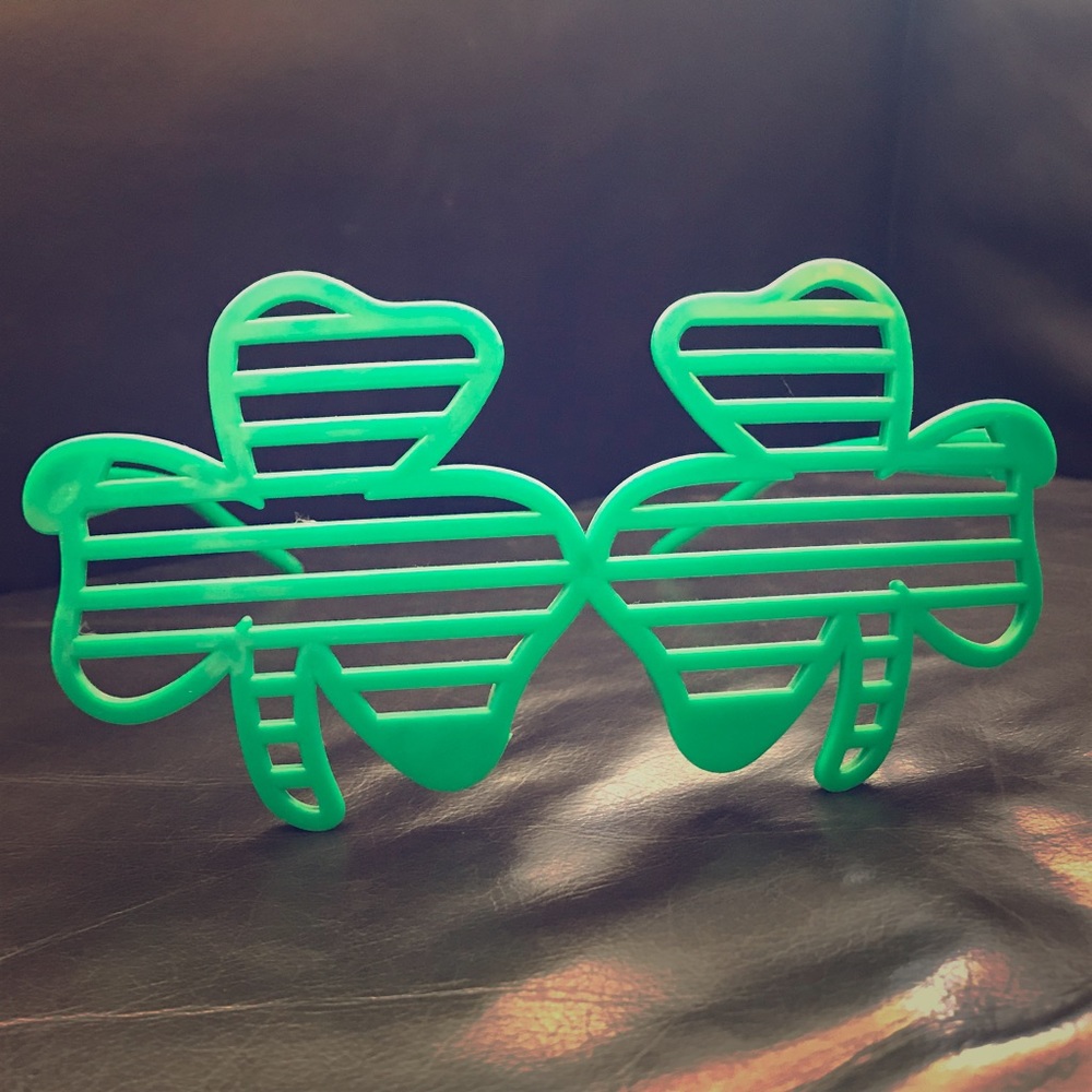 Green Shamrock Design St Patricks Day Glasses